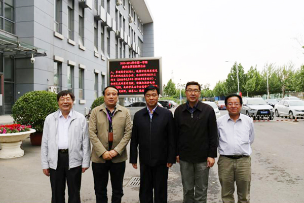 孙进院长与天津职业大aggame长刘斌（左二）、原校长董刚（右二）等校领导合影